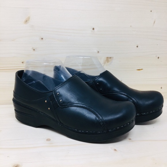 Dansko Shoes - Dansko Women’s Black Clogs Sz 9M